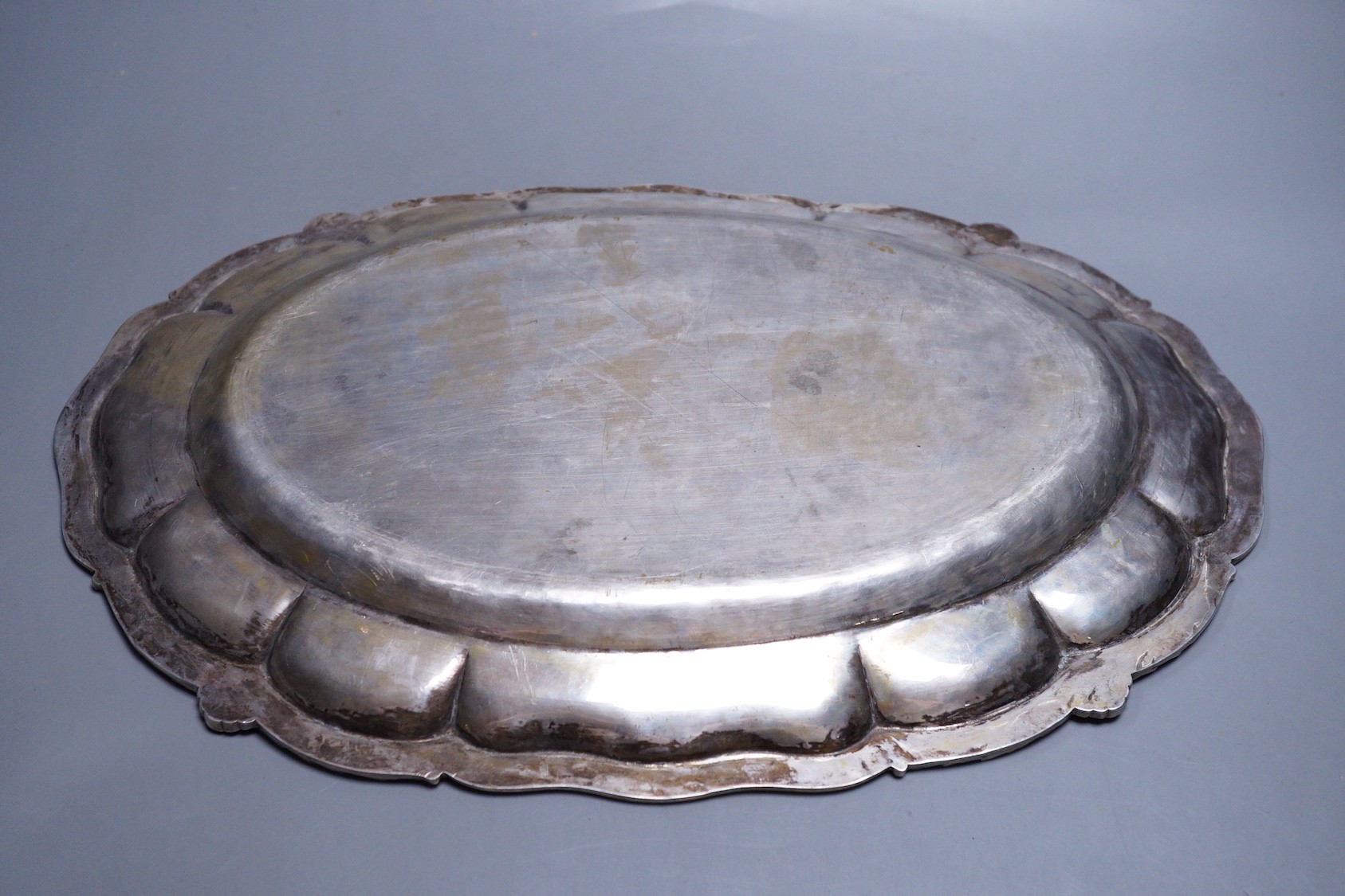 A 19th century Italian 800 standard shaped oval serving platter, 45.3cm